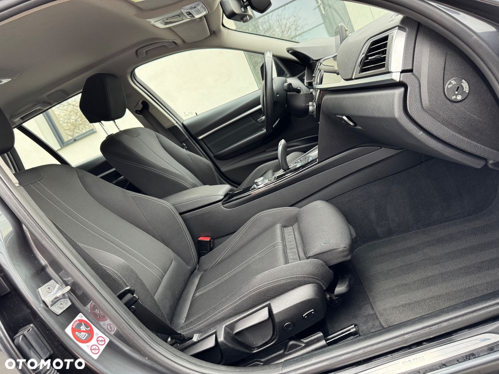 BMW Seria 3 320d xDrive Edition M Sport Shadow - 23