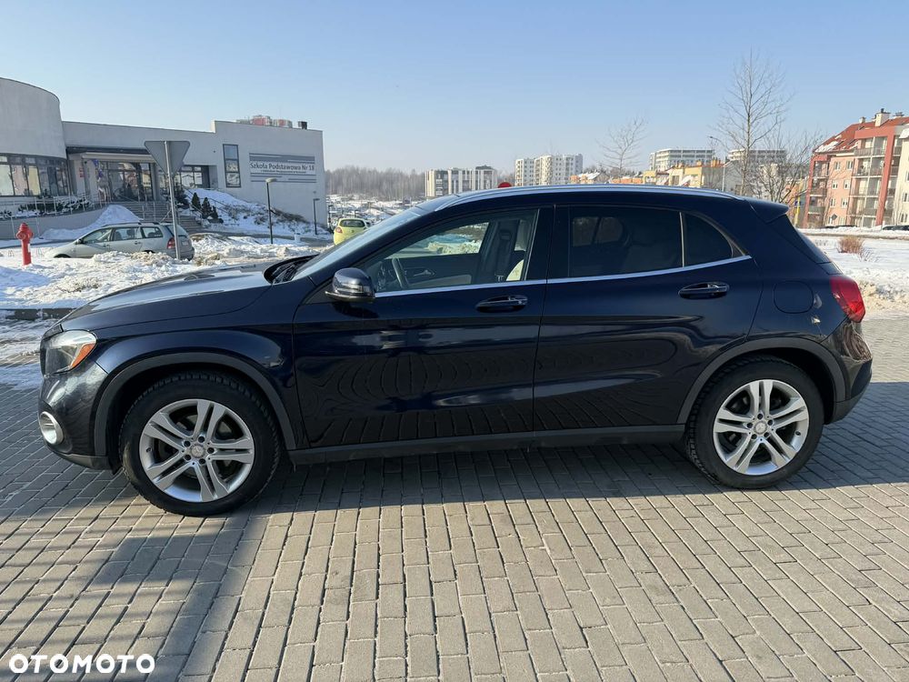 Mercedes-Benz GLA 250 4Matic 7G-DCT - 3