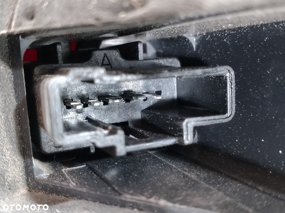 LAMPA TYLNA LEWA PEUGEOT 407 SW 9641948780 KOMBI - 4