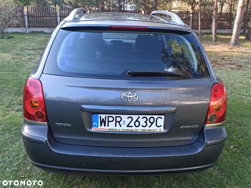 Toyota Avensis 1.8 VVT-i Sol - 2