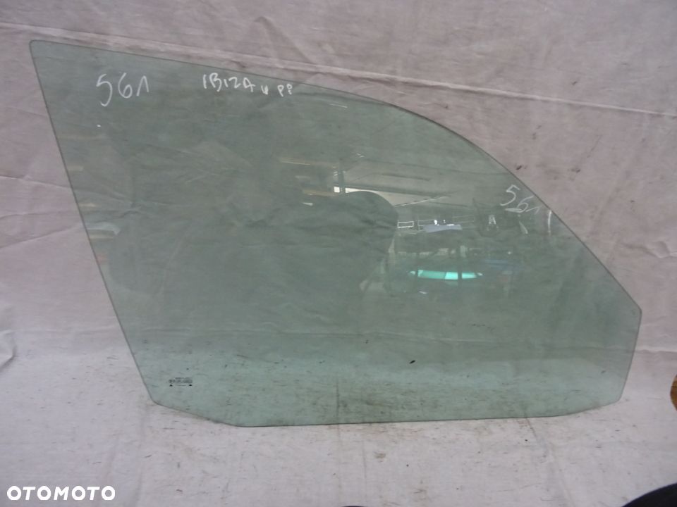 SZYBA BOCZNA DRZWI PRAWY PRZÓD SEAT IBIZA II 5D HB NR561 - 1