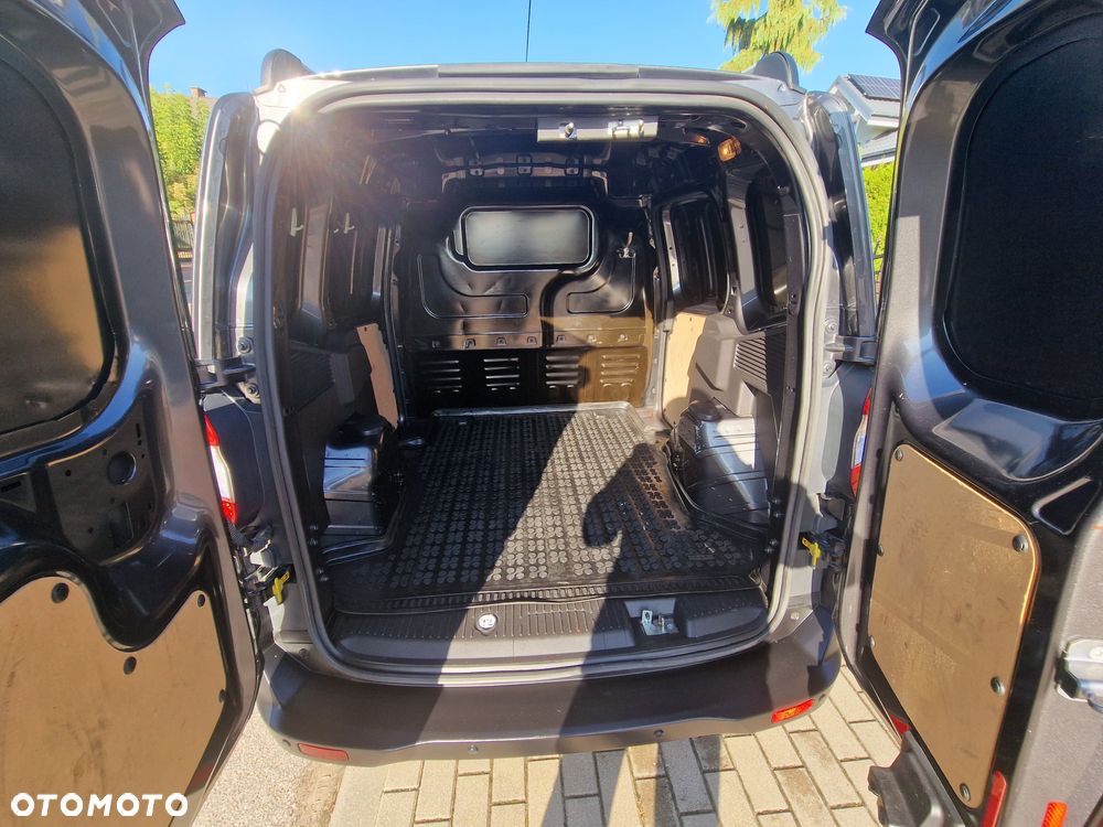 Ford Transit Courier - 12
