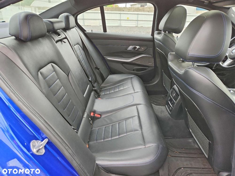 BMW Seria 3 330i xDrive M Sport - 10