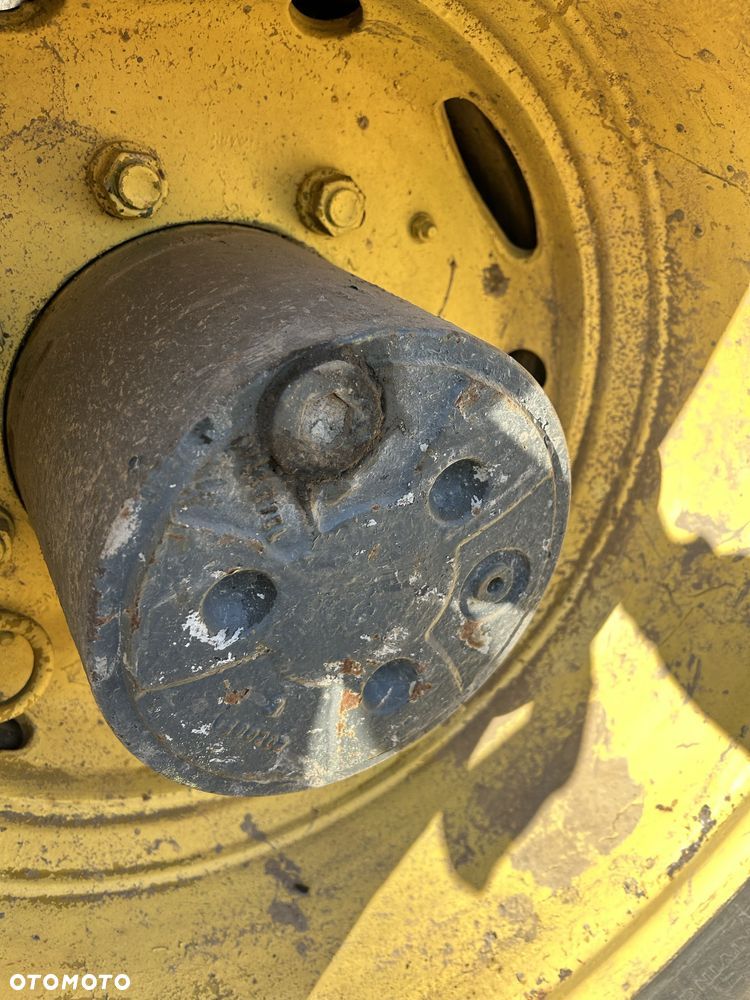 Zwolnica ZF kapelusz 8 otworów do koparki Volvo EW140 - 1