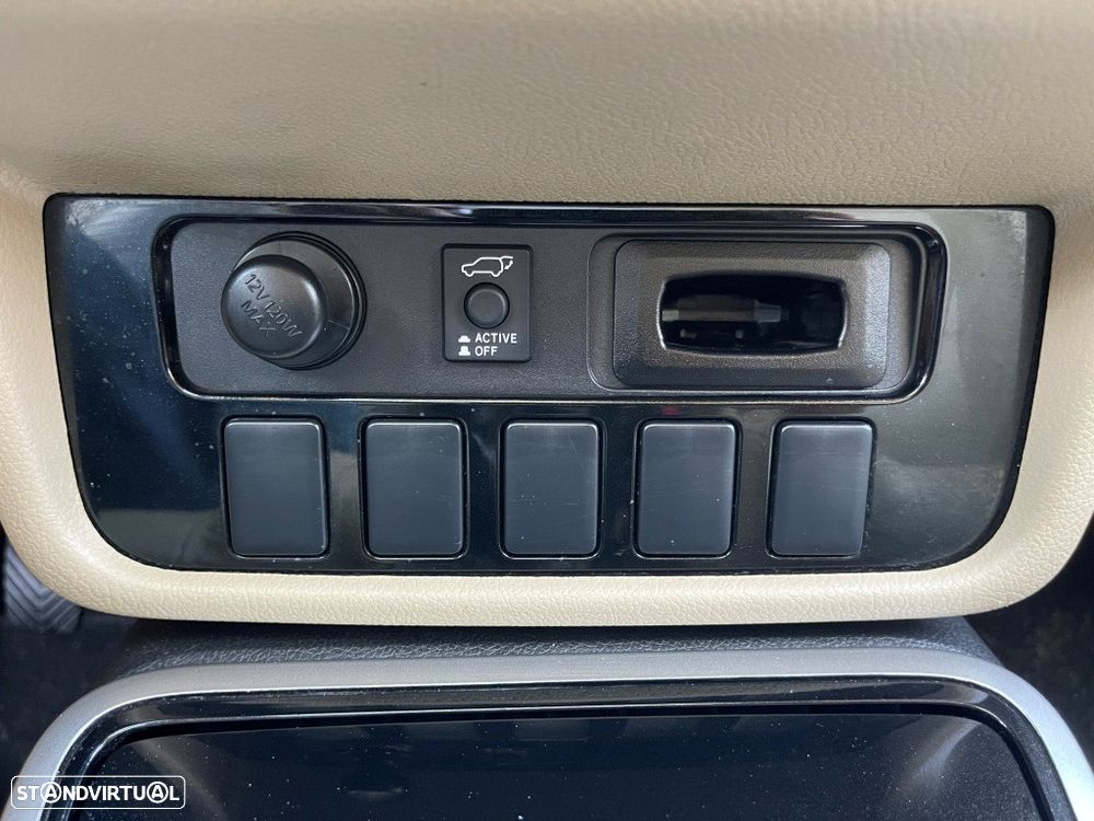 Mitsubishi Outlander 2.2 DI-D Instyle Navi - 34