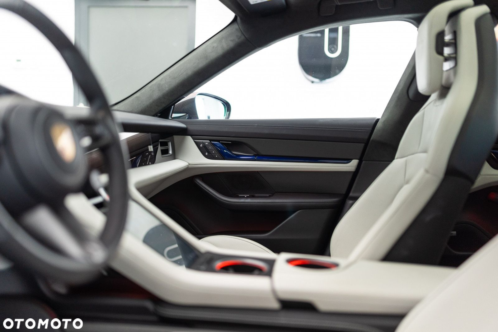 Porsche Taycan Turbo S Cross Turismo - 11