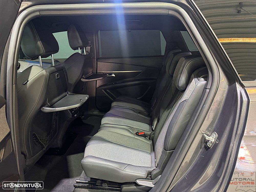 Peugeot 5008 1.2 PureTech Allure Pack EAT8 - 17