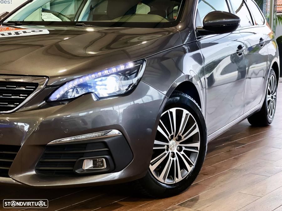 Peugeot 308 SW 1.2 PureTech Allure Pack EAT8 — fotografia 6