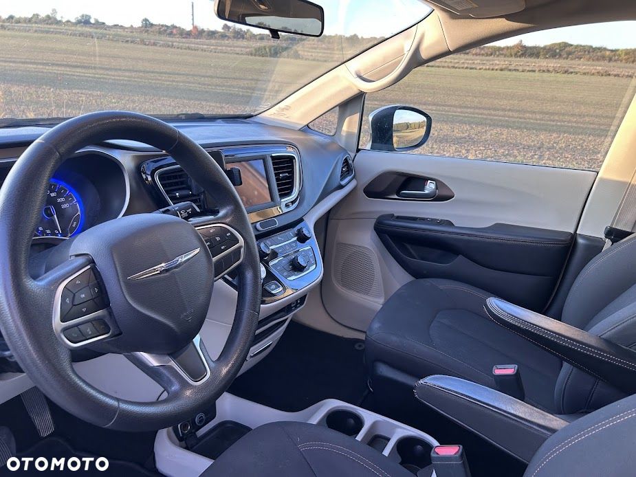 Chrysler Pacifica - 36
