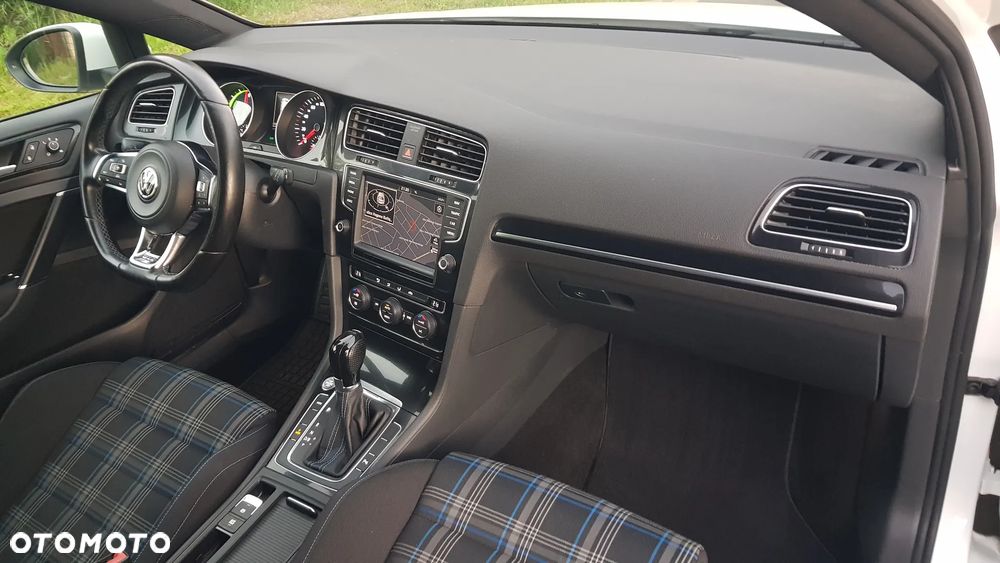 Volkswagen Golf - 23