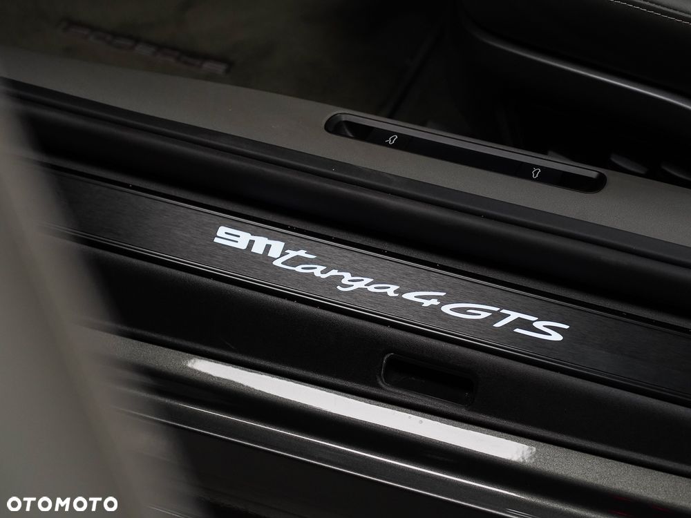 Porsche 911 Targa 4 GTS - 26