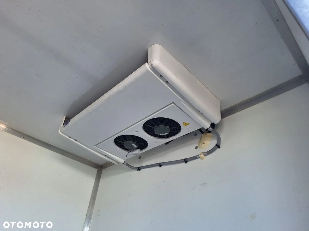 Iveco 50C18 Chłodnia Izoterma 8EP km Krajowy Ledy  Agregat Carrier citymax 400 - 23