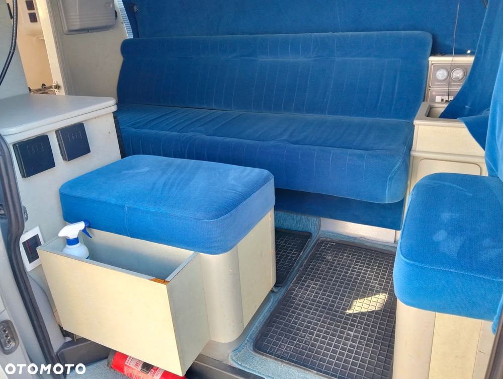 Volkswagen Caravelle - 15