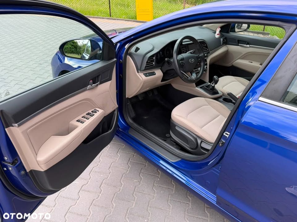 Hyundai Elantra 1.6 Comfort - 8