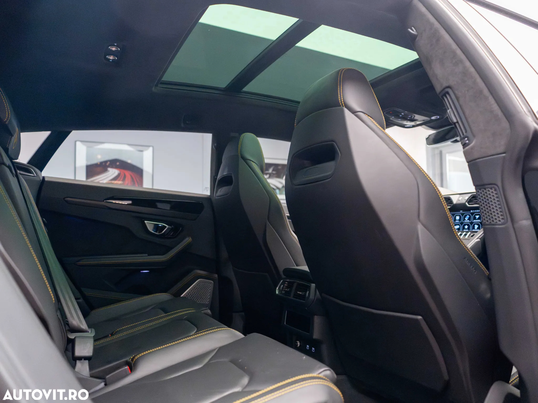 Lamborghini URUS Standard - 16