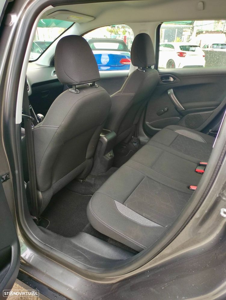 Peugeot 2008 1.2 PureTech Active - 19