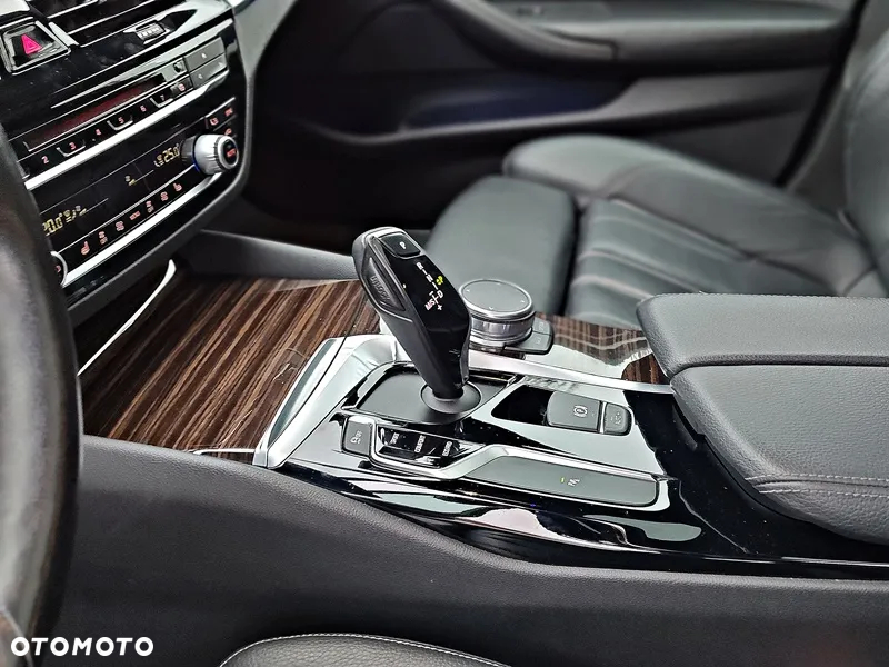 BMW Seria 5 530i xDrive Sport Line - 37