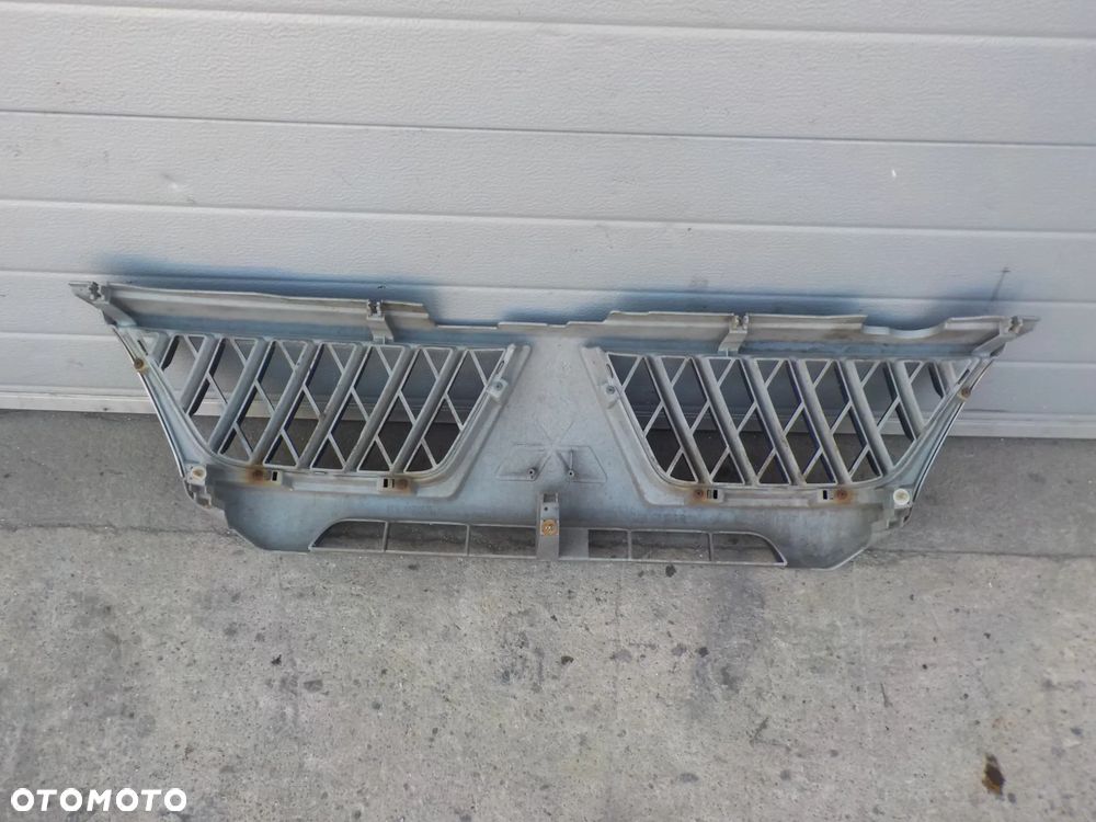 MITUBISHI PAJERO SPORT ATRAPA GRILL - 4