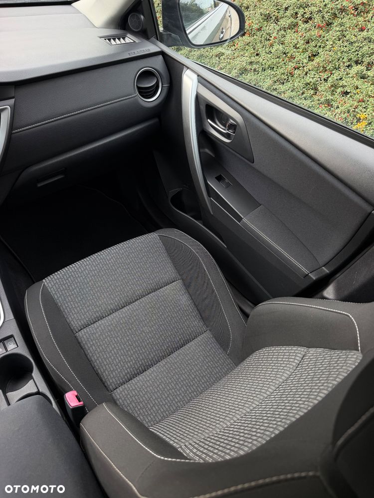 Toyota Auris 2.0 D-4D Premium Comfort - 18