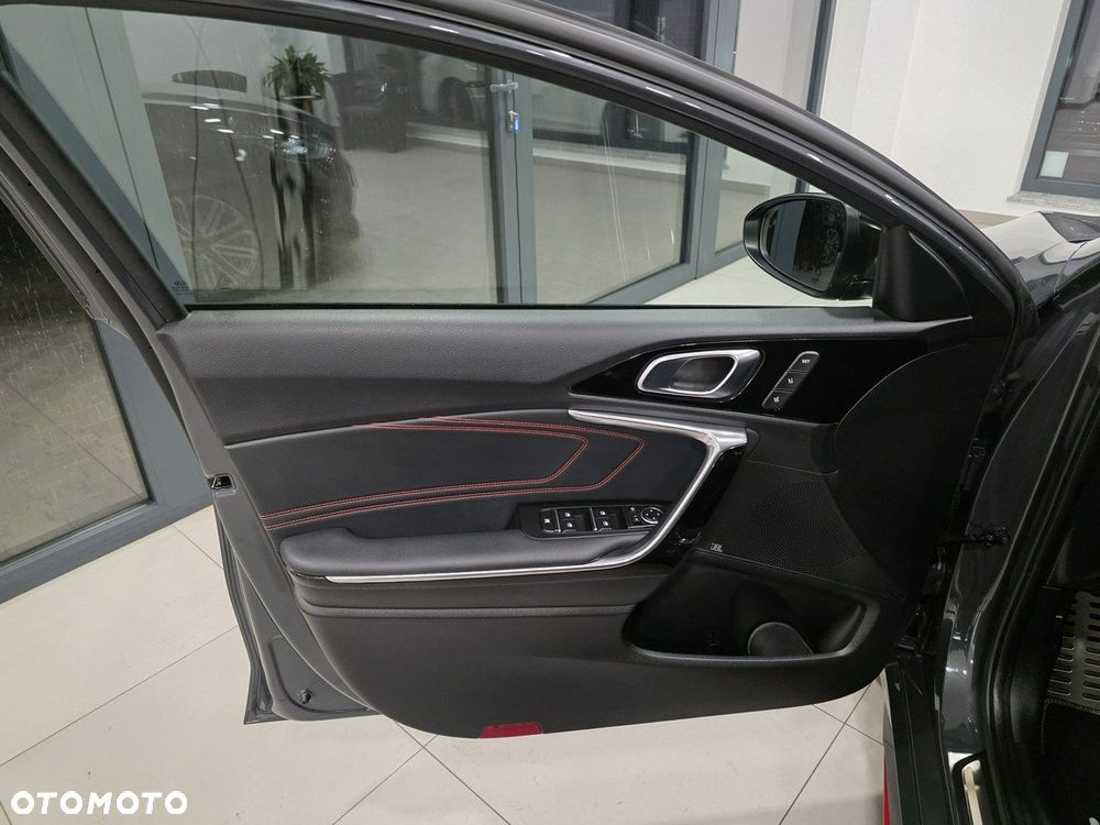 Kia ProCeed 1.6 T-GDI GT DCT - 13