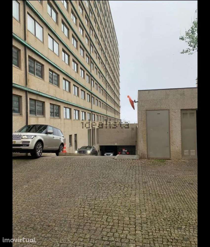 Lugar de Garagem com arrumos à Venda em Matosinhos Sul. - Grande imagem: 3/6