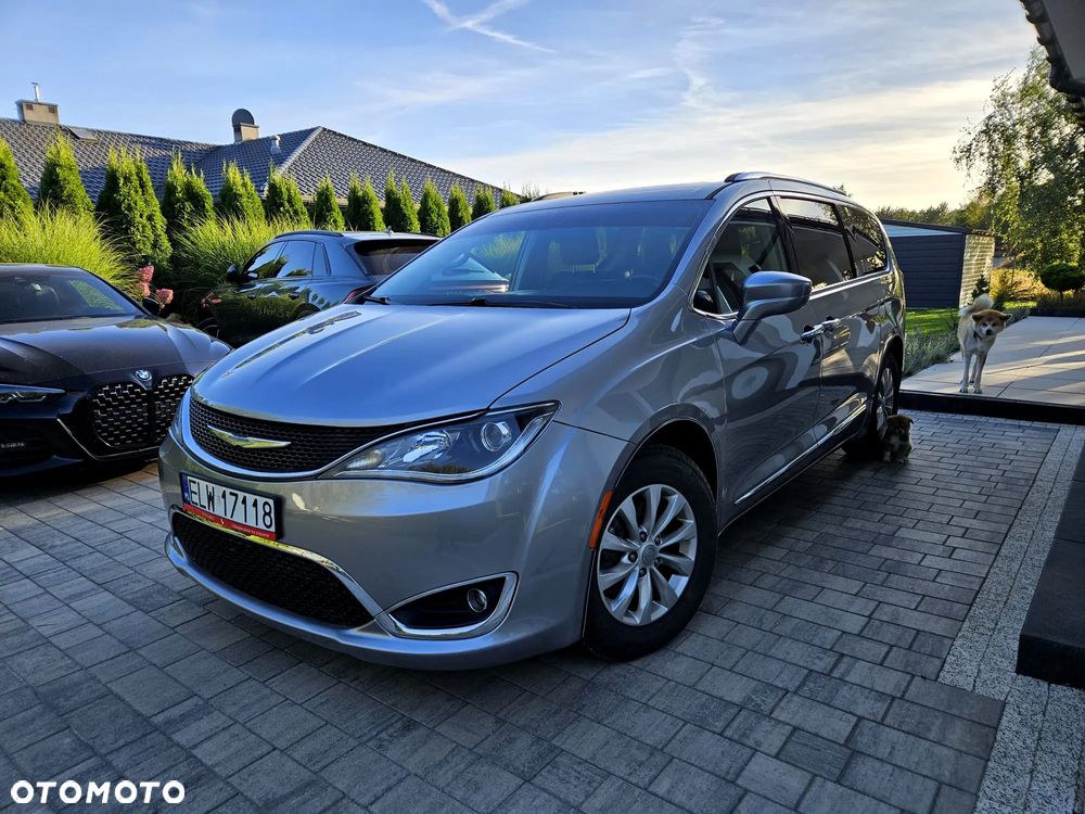 Chrysler Pacifica - 1
