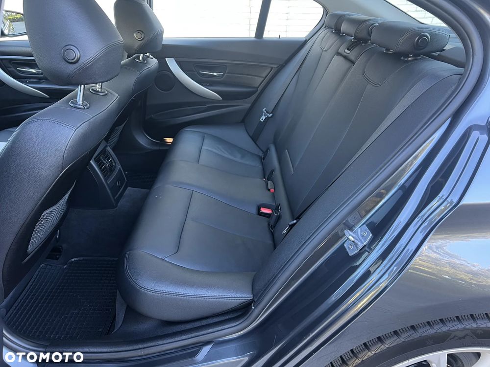 BMW Seria 3 316i - 26