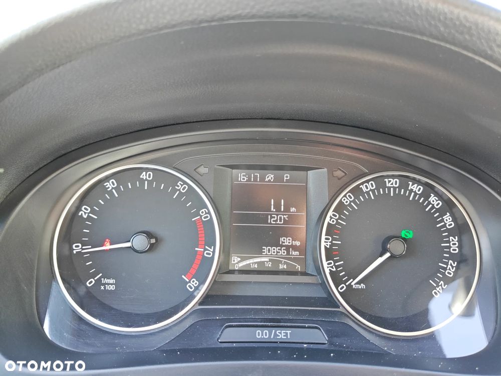 Skoda RAPID 1.2 TSI Ambition DSG - 22