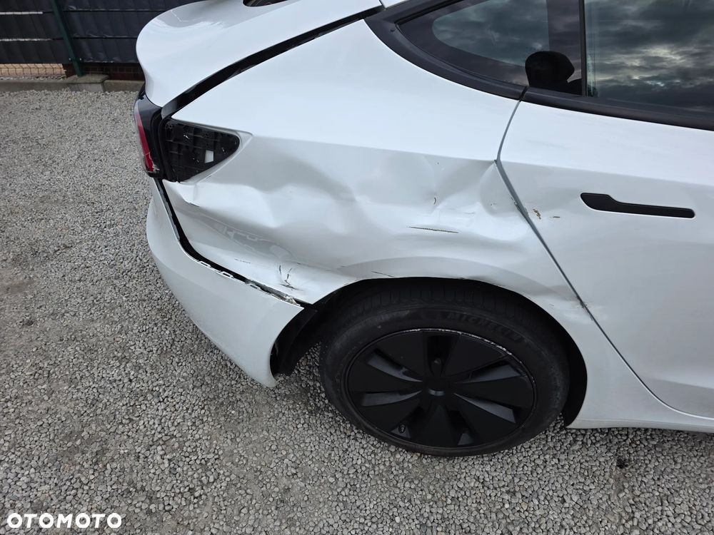 Tesla Model 3 - 10