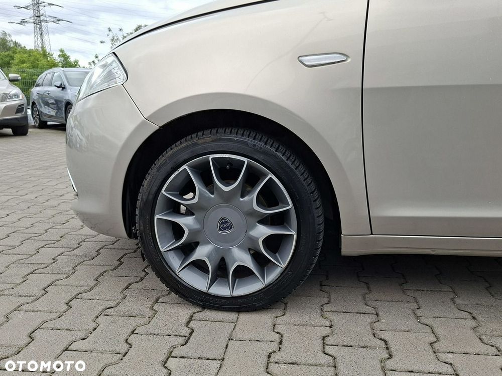 Lancia Ypsilon - 7