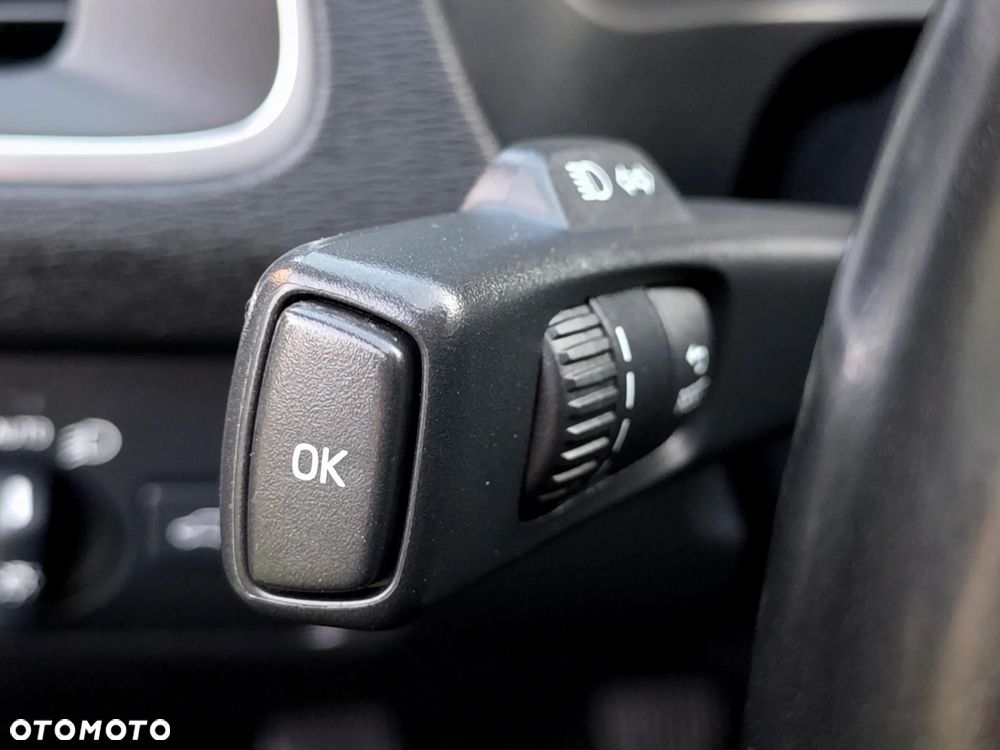 Volvo V40 D2 Momentum - 27