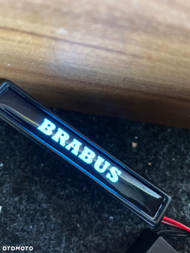 mercedes G 463 464 BRABUS logo led emblemat  w grill - 3