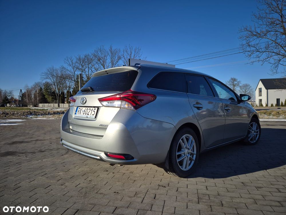 Toyota Auris 1.6 Premium Comfort - 3