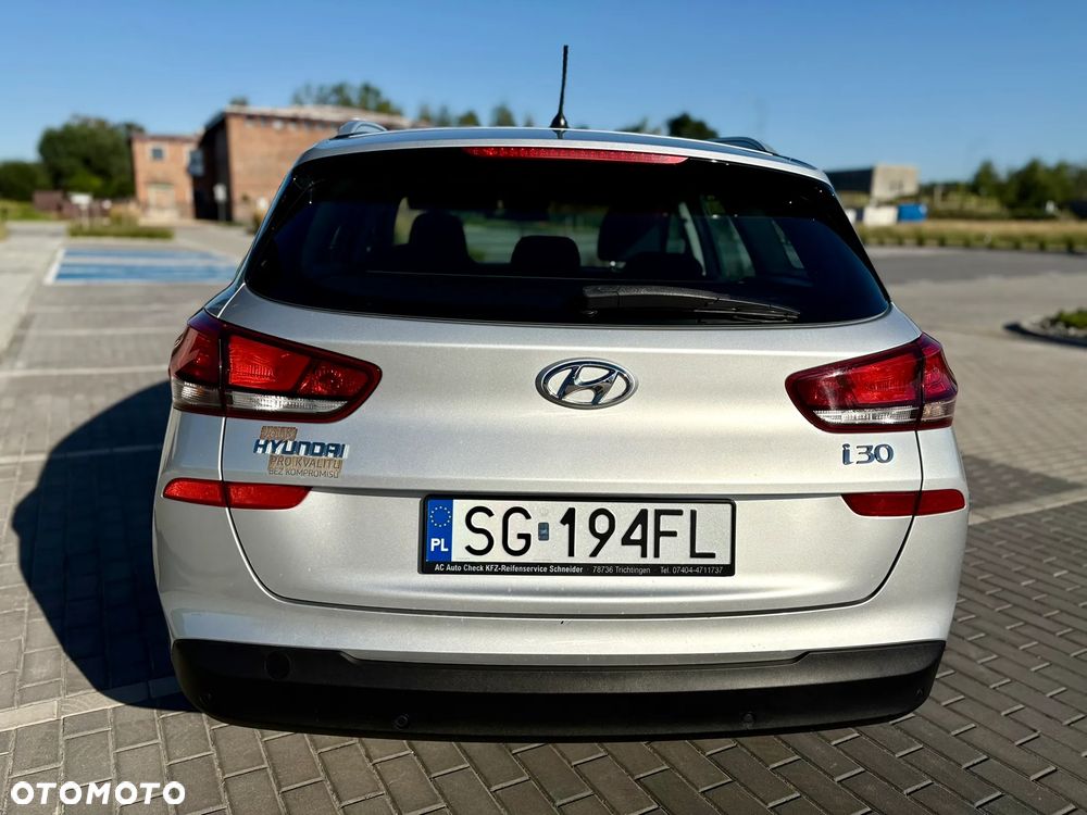 Hyundai i30 1.0 T-GDI Family - 14