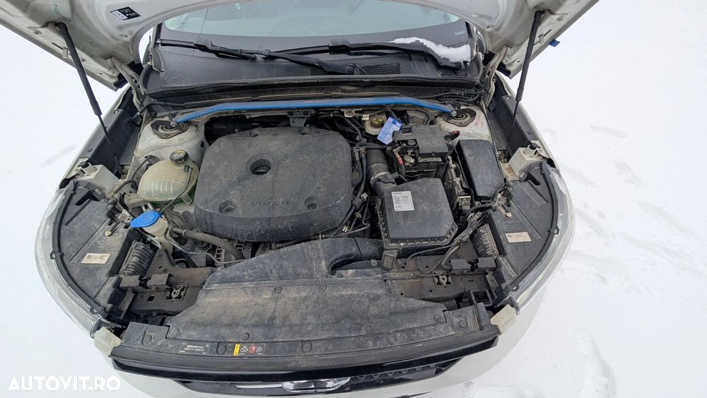Volvo XC 40 T5 AWD Geartronic Momentum Pro - 27