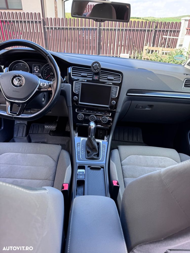 Volkswagen Golf - 10