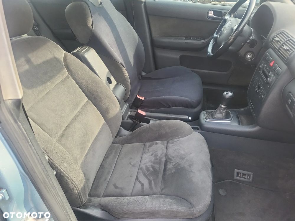Audi A3 Sportback 1.8 Attraction - 31