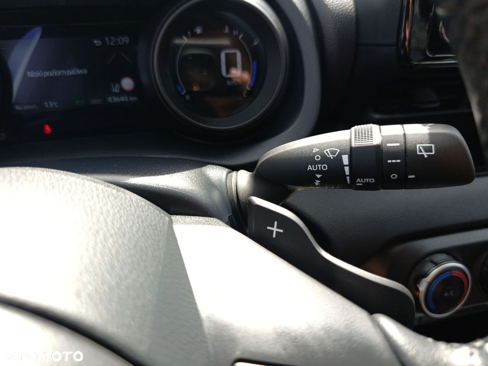 Toyota Yaris 1.5 Comfort CVT - 36