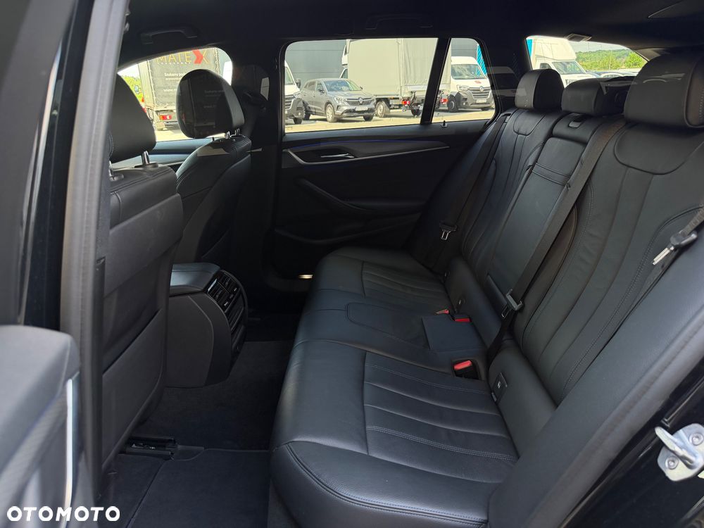 BMW Seria 5 520d xDrive M Sport sport - 32