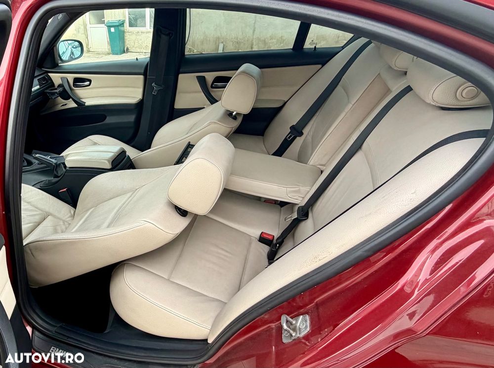 BMW Seria 3 320d DPF Blue Performance Edition Sport - 32