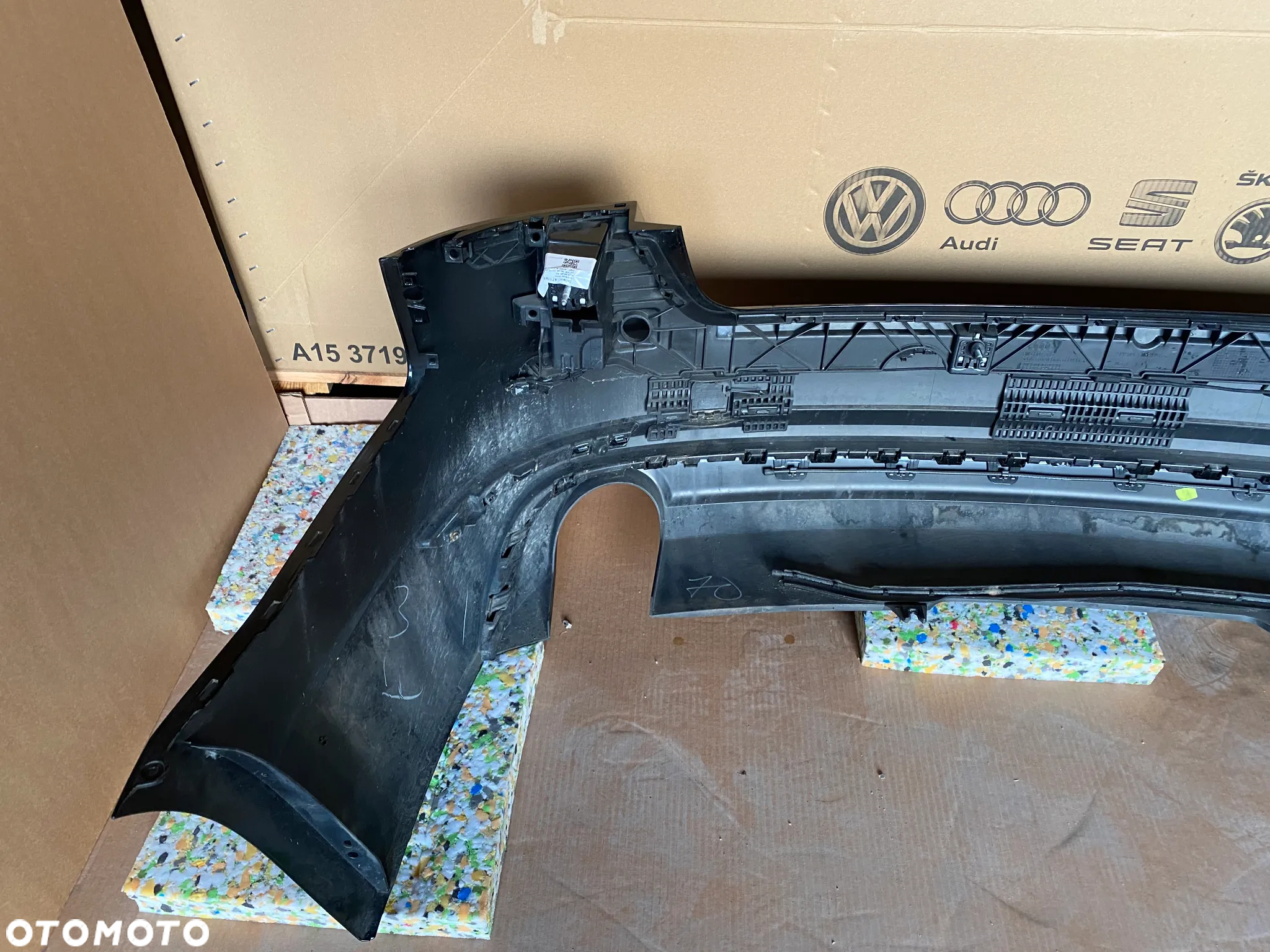 Audi A4 8W B9 SEDAN Zderzak tył kompletny czujnik dyfuzor LY9T 28km - 16