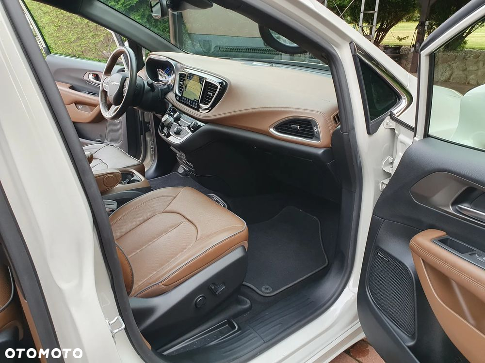 Chrysler Pacifica - 23
