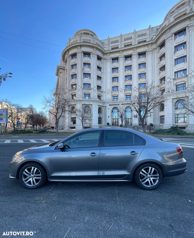 Volkswagen Jetta 2.0 TDI DSG Comfortline - 8
