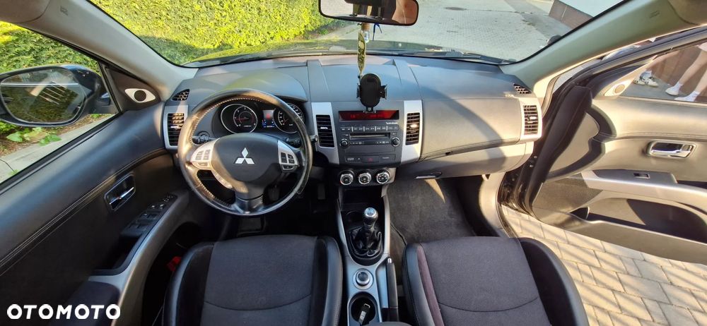 Mitsubishi Outlander 2.0 DID Intense + - 20