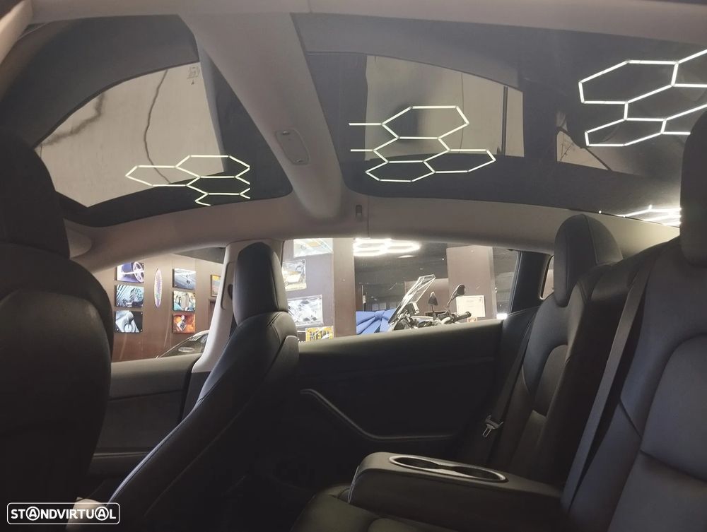 Tesla Model 3 Long-Range Dual Motor AWD — fotografia 15