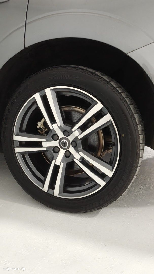 Volvo XC 60 2.0 T8 PHEV Momentum Plus AWD - 16