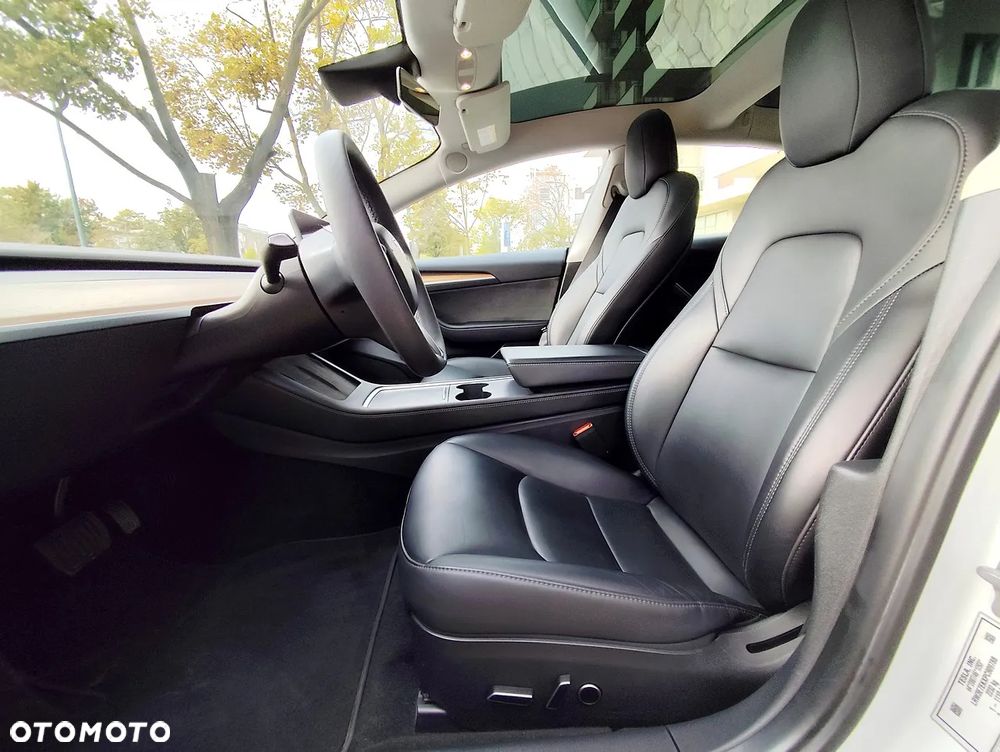 Tesla Model 3 - 12