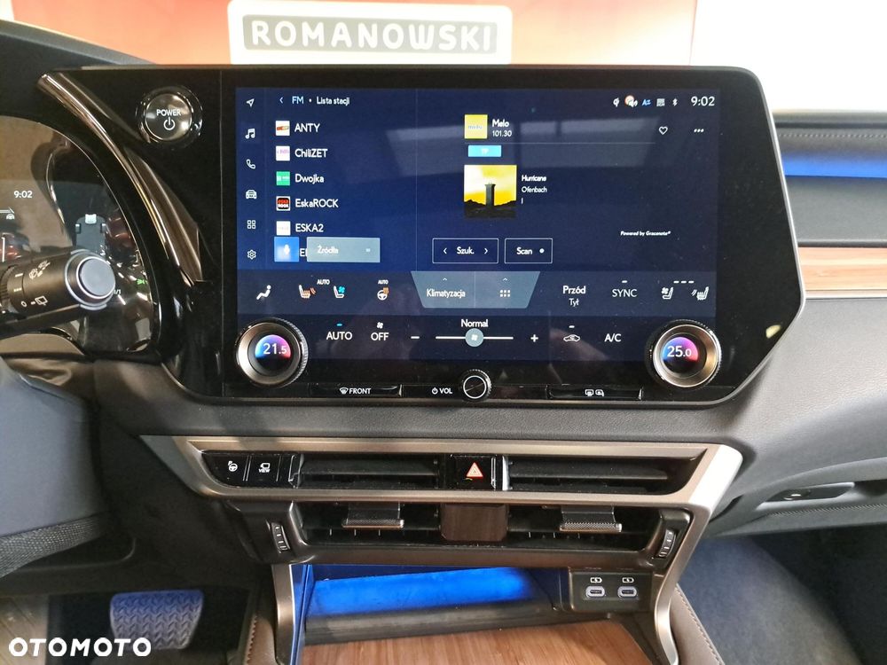 Lexus RX 450h+ Omotenashi - 15