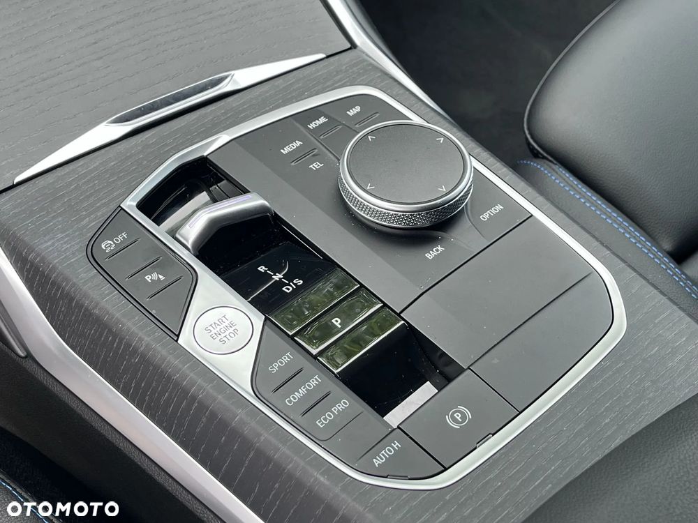BMW Seria 3 320d xDrive mHEV - 17