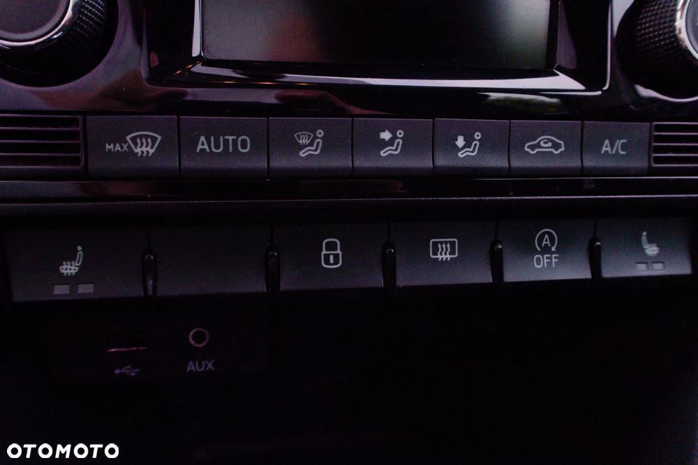 Skoda RAPID 1.2 TSI Style - 24